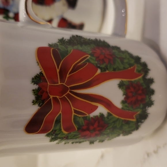 set of 4 Porcelain Christmas mugs gold trim wreath snowman santa clause chr - Picture 6 of 10
